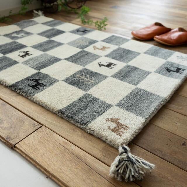 天然色の優しい色合いが魅力のギャッベ玄関マット 約60x90 cm｜輸入