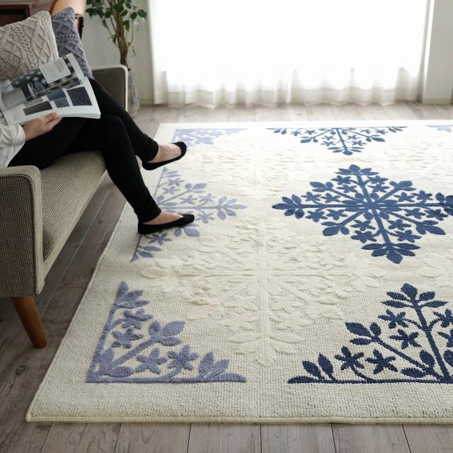 リーフ柄が可愛い日本製の洗える・抗菌・防ダニ・カーペット 約 130