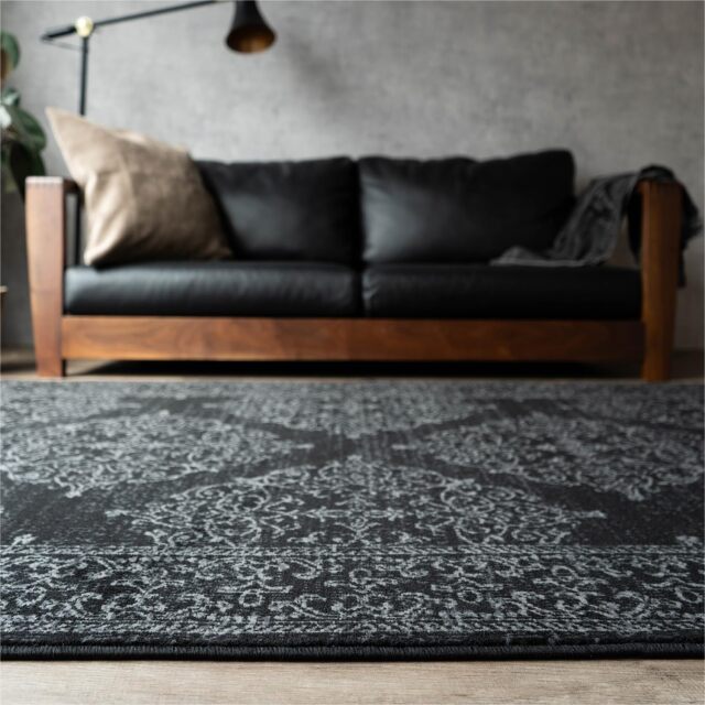 オーナメント柄をヴィンテージ風に表現したラグ 約 140×200 cm 1.5畳