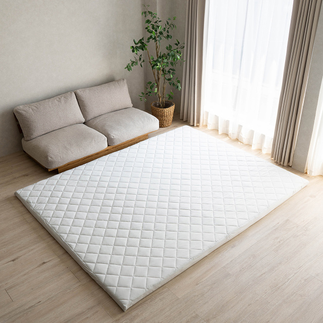 シンサレート/キルトラグ/ライトグレー 極厚な高反発キルトラグ（カバー単品） 約185x240 cm 極厚ラグ｜輸入