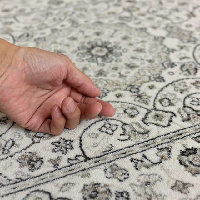 ロイヤルパレス14650 ペルシャ柄 メダリオン 67×105 cm 長方形 クリーム ベージュ ネイビー 【ギフト対応可】モケット織 ベルギー製/rp14650-67-105
