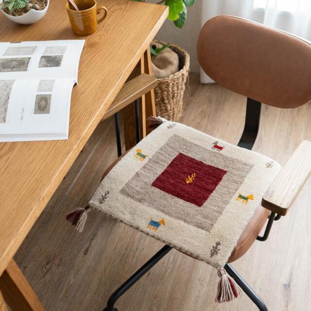 手織りの素朴な味わいが魅力、ギャベの座布団 約40x40 cm｜輸入絨毯