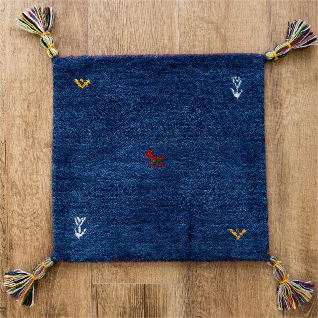 手織りの素朴な味わいが魅力、ギャベの座布団 約40x40 cm｜輸入