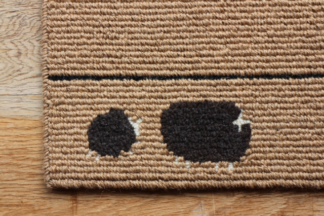 草原のひつじの家族ラグ 約35×60cm ダークブラウン