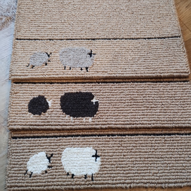 草原のひつじの家族ラグ 約35×60cm