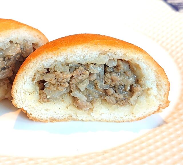 名物 肉ピロシキ】創業以来70年間不動の人気NO.1ベストセラー
