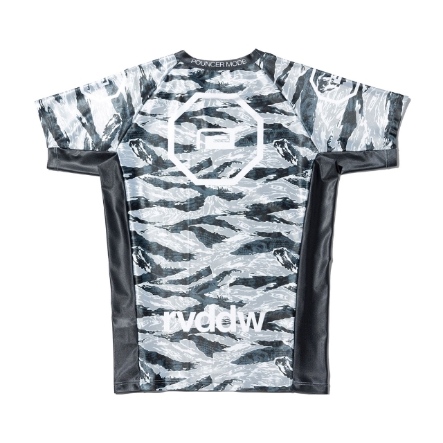 POUNCER CAMO SHORT RASH GUARD rvddw ONLINE STORE