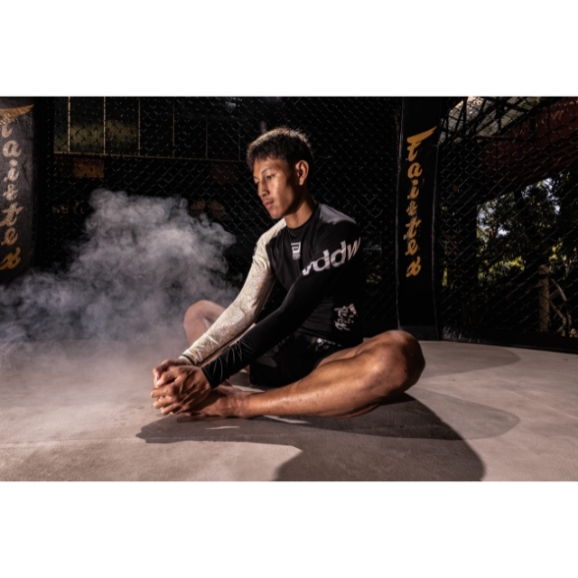 Fairtex x reversal RASH GUARD－Spirit of Wai Kru Edition rvddw