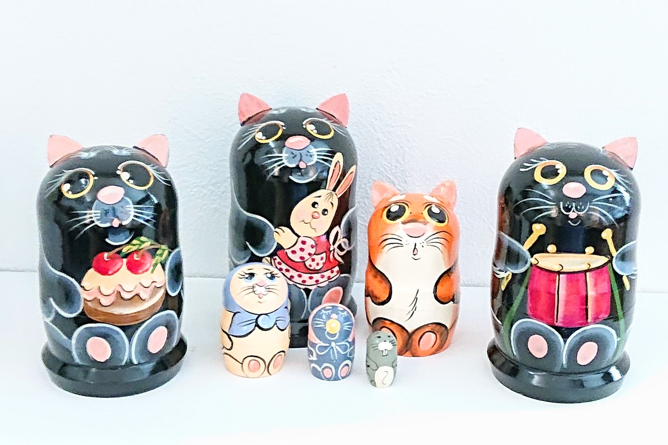 カラフルネコの親子とネズミのマトリョーシカ ＜黒＞　5ピース　3種類　/9.3～9.7cm