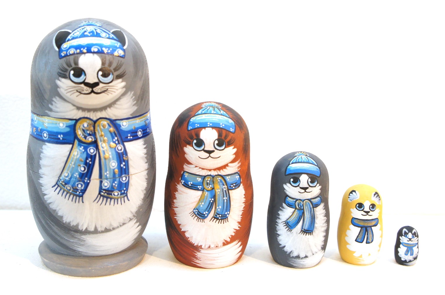 冬のネコ　親子マトリョーシカ＜青い帽子＆マフラー＞　5ピース　/10.5cm