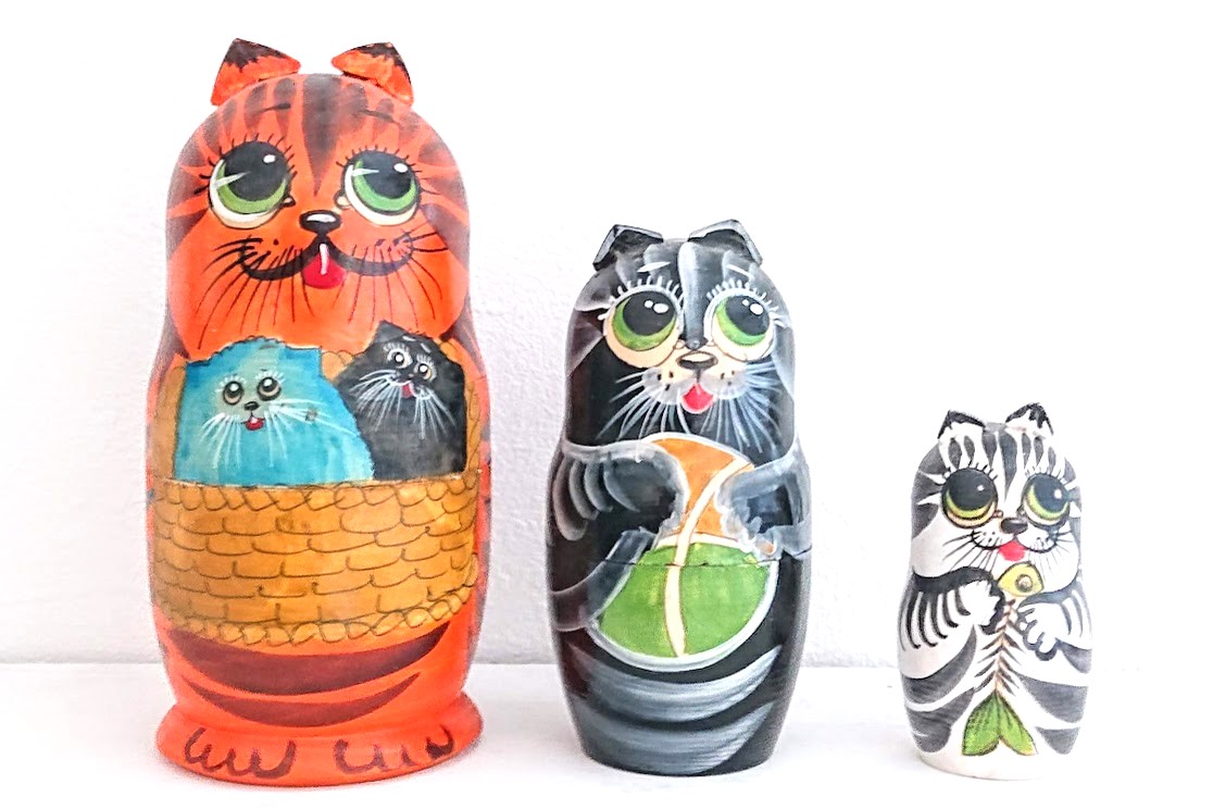 セミョーノヴァ作　カラフルネコの親子マトリョーシカ　3ピース　/14cm