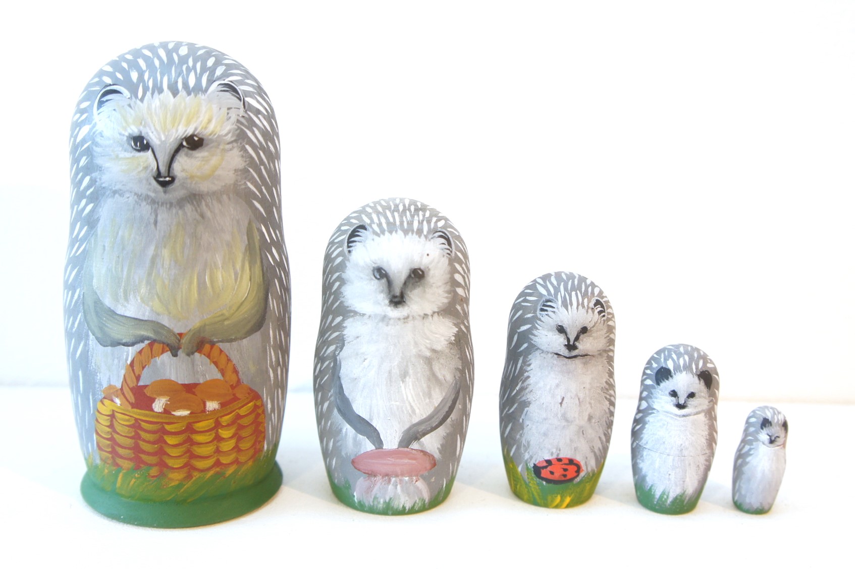 ペトロ―ヴァ作　ハリネズミの親子マトリョーシカ　5ピース　/11.3cm