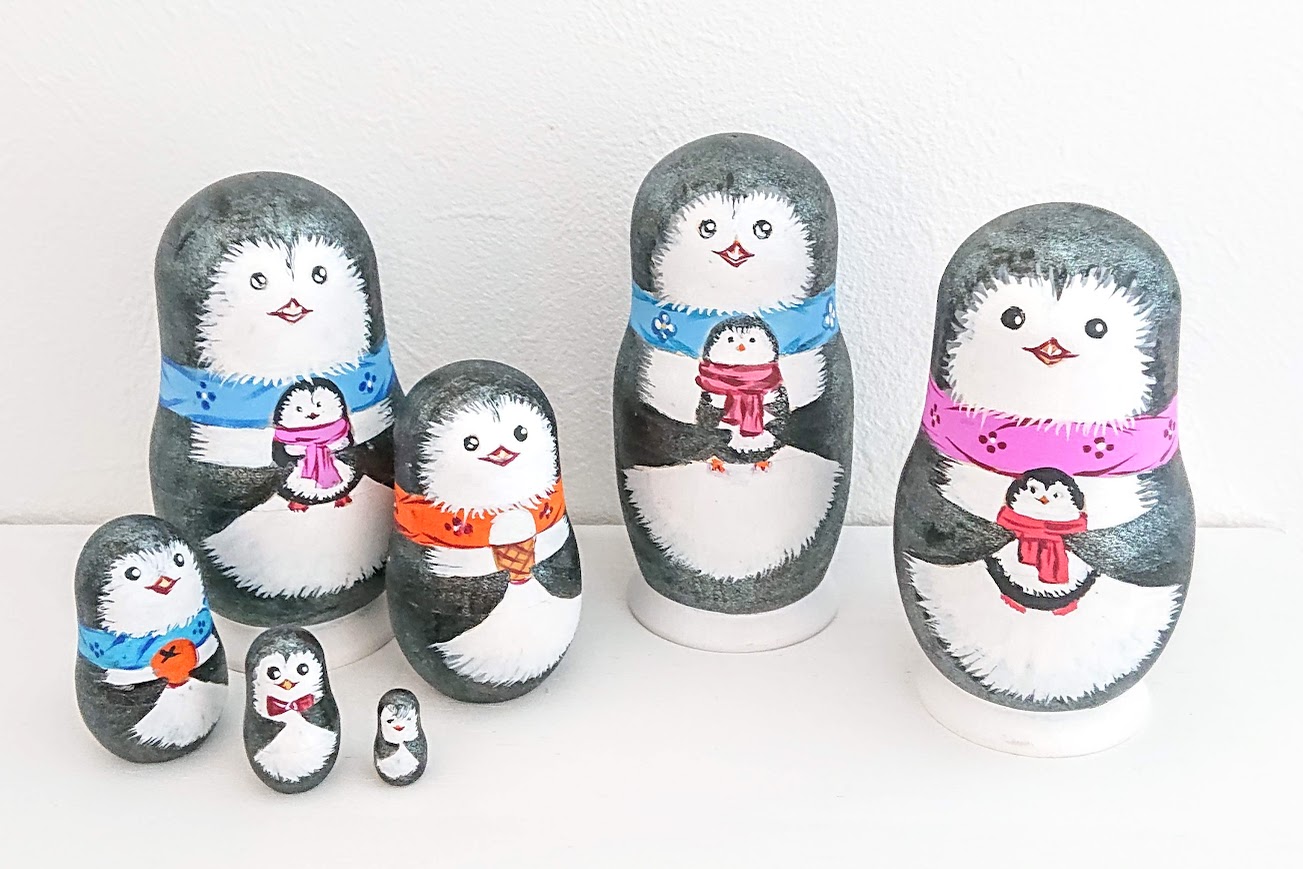マフラーを巻いたペンギンの親子マトリョーシカ　＜子ペンギン＞　5ピース 　3種類　/10.5～11.1cm