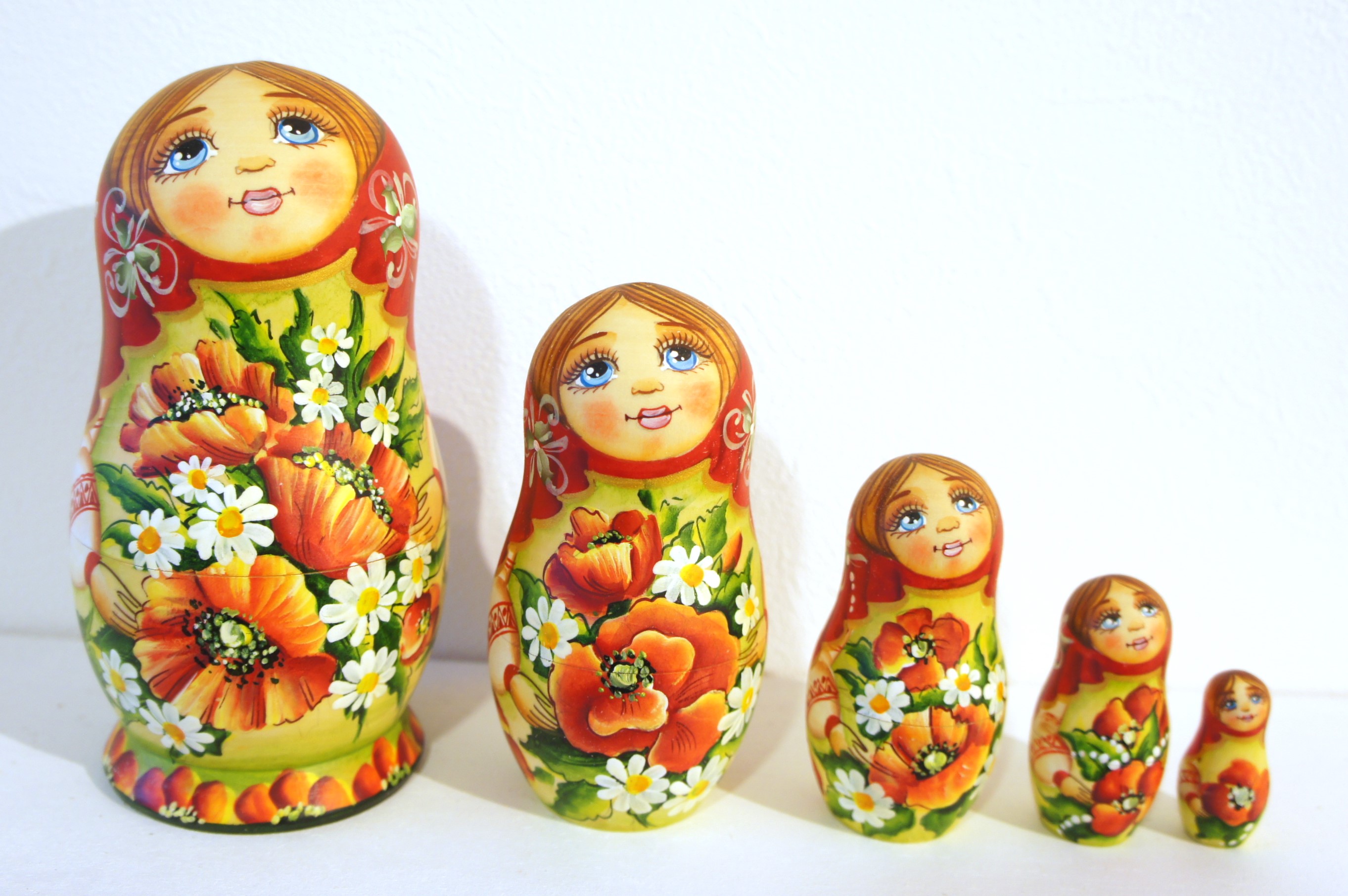 アンナ・バスカーカヴァ作　マトリョーシカ ＜ポピーの花＞5ピース・Mサイズ  / 15.3cm