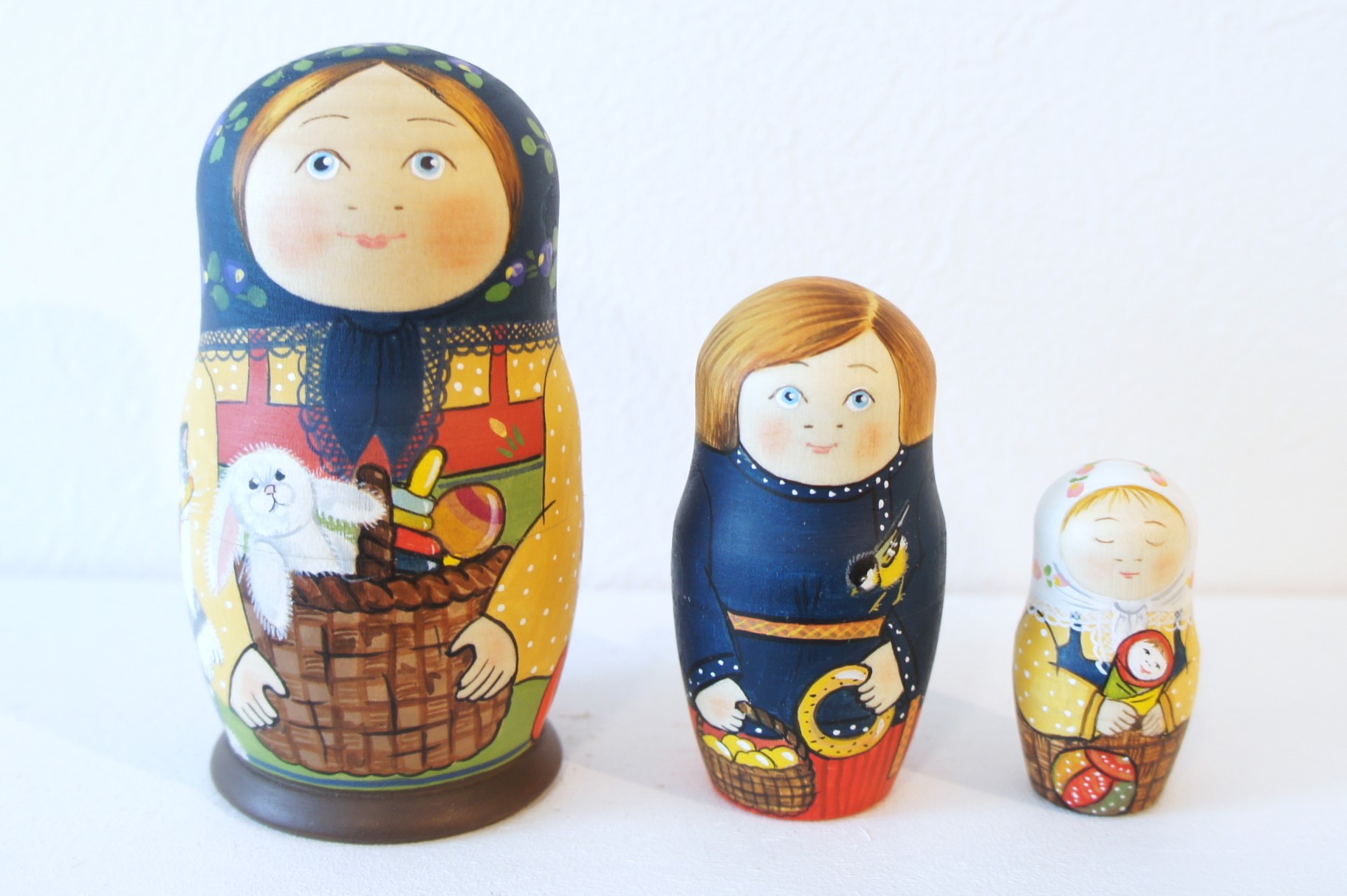 バボーヴァ作　ペイントマトリョーシカ　３ピース　＜私のお気に入り＞　/9.1cm
