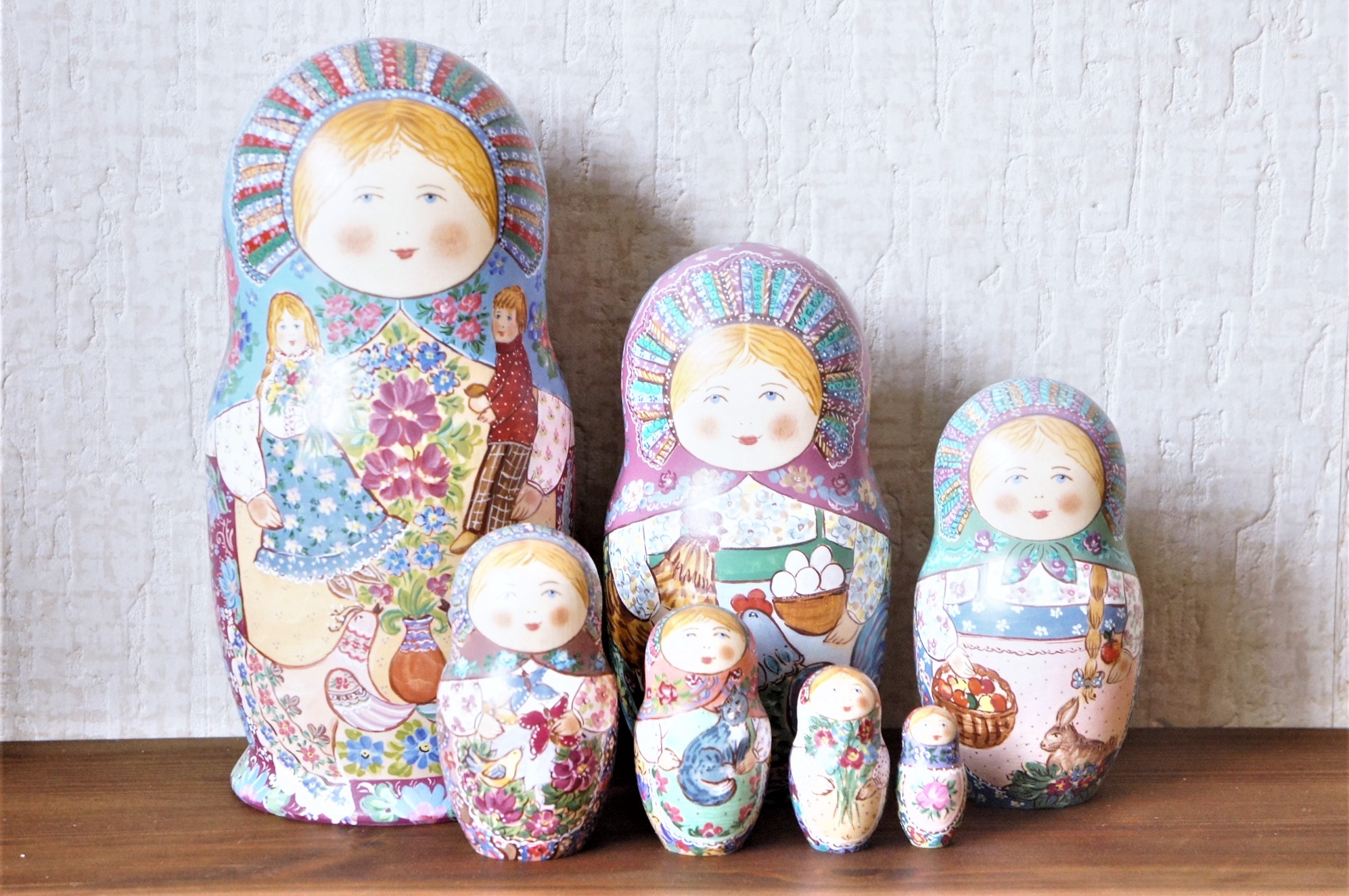 【SALE】ダノーヴァ作　BIG！民族衣装マトリョーシカ　7ピース　＜幸せなカップル＞　/22.5cm