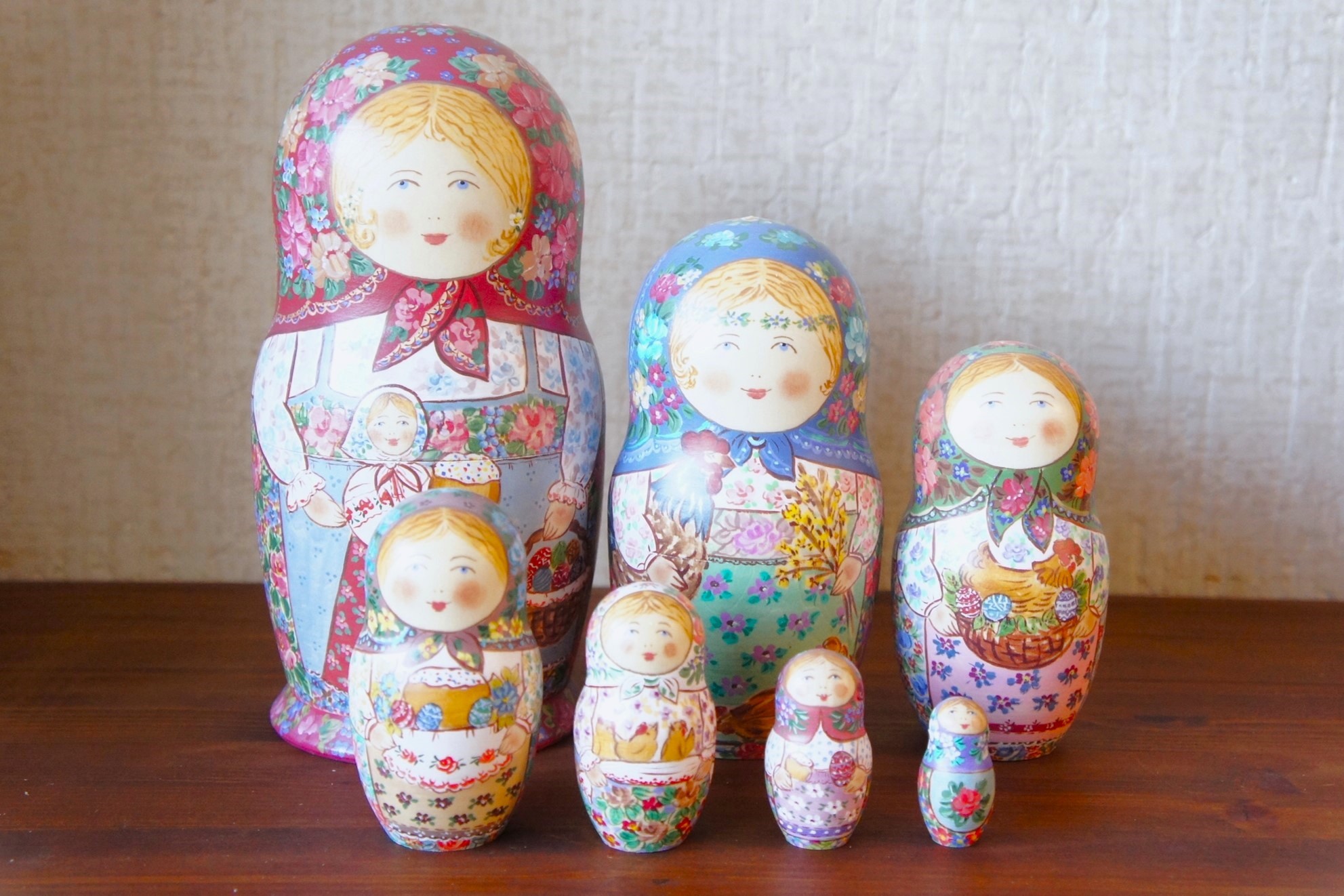 【SALE】ダノーヴァ作　BIG！民族衣装マトリョーシカ　7ピース　＜パスハ（ロシアのイースター）＞　/23cm