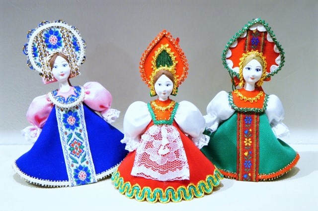 カラフル ロシア民族衣装人形 Sサイズ 11 14 5cm クリックポスト送付可