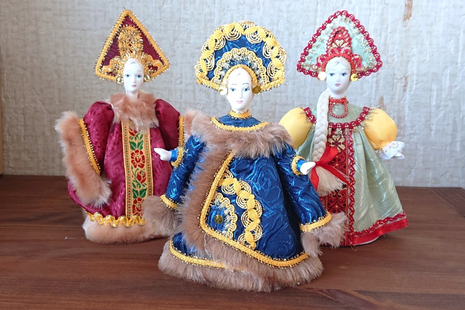 カラフル ロシア民族衣装人形 Mサイズ 17 19cm