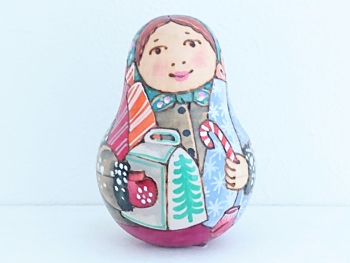 ドゥビニッチ作　ウッドバーニング・ネヴァリャーシカ（起き上がりこぼし）＜クリスマスのお買い物＞　/9cm