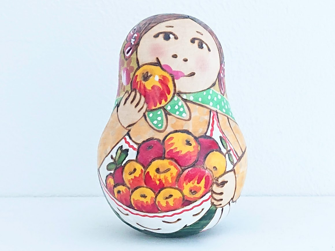 ドゥビニッチ作　ウッドバーニング・ネヴァリャーシカ（起き上がりこぼし）＜リンゴ＞　/9.4cm