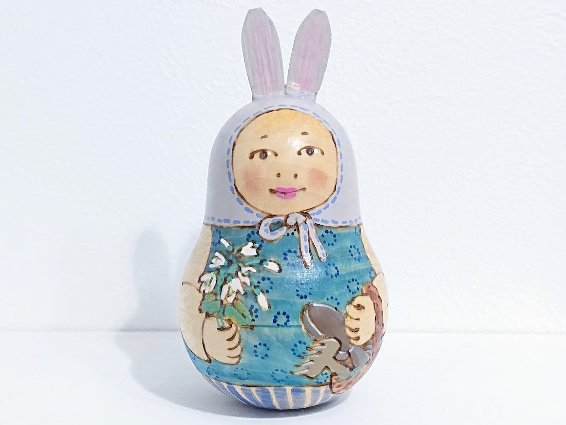 ドゥビニッチ作　ウッドバーニング・耳付きネヴァリャーシカ＜野の花＞　/11.7cm