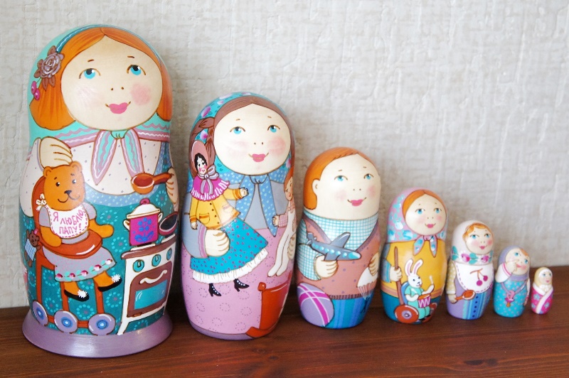 ドゥビニッチ作　BIG！ カラフルマトリョーシカ　７ピース＜クマちゃん、おかゆを食べて！＞/22cm