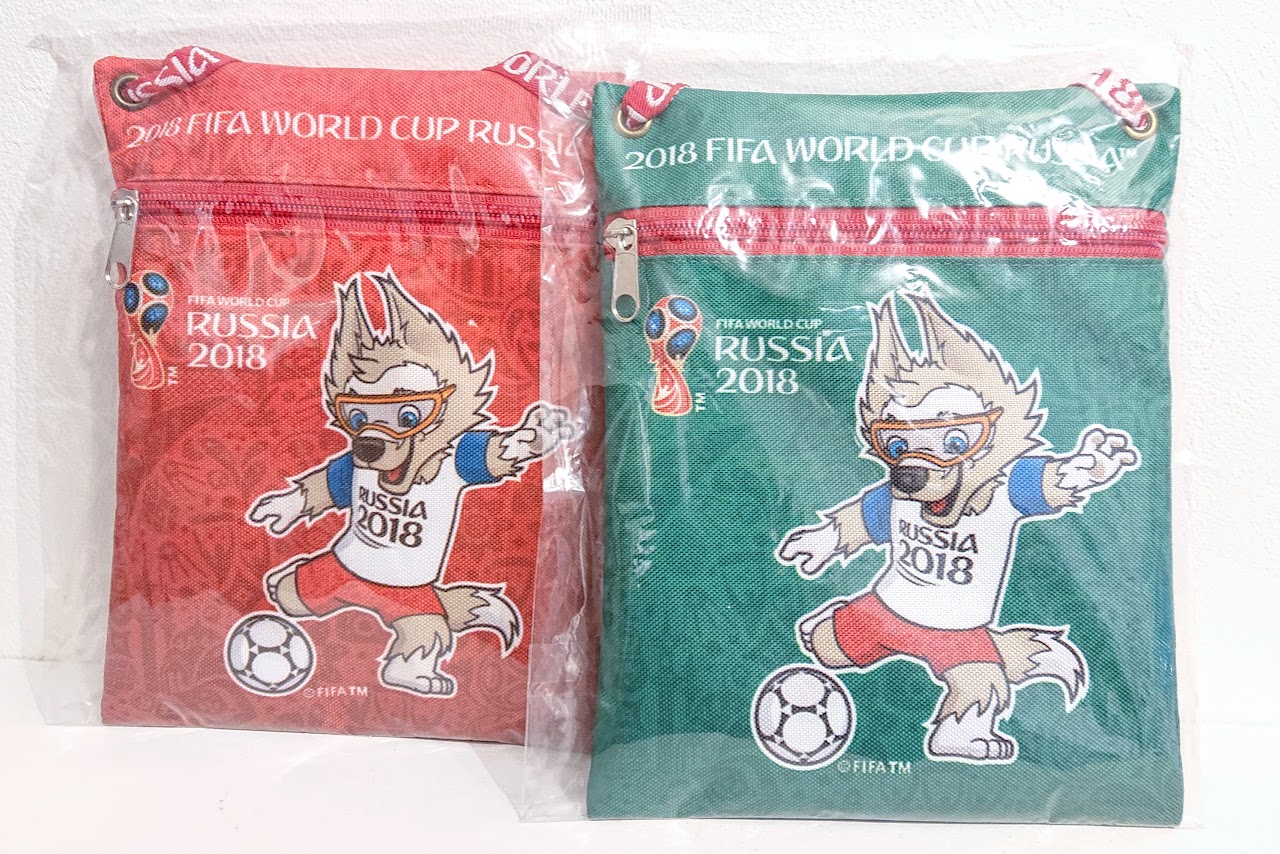 【SALE】FIFAサッカーワールドカップ2018　公式マスコット・オオカミのザビヴァーカ　ドキュメントポシェット　2色　【クリックポスト送付可】