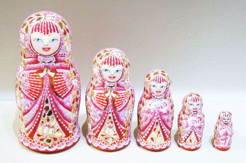 フィラートヴァ作　「祈り」キラキラ！スリムマトリョーシカ　5ピース＜赤＞　/14cm