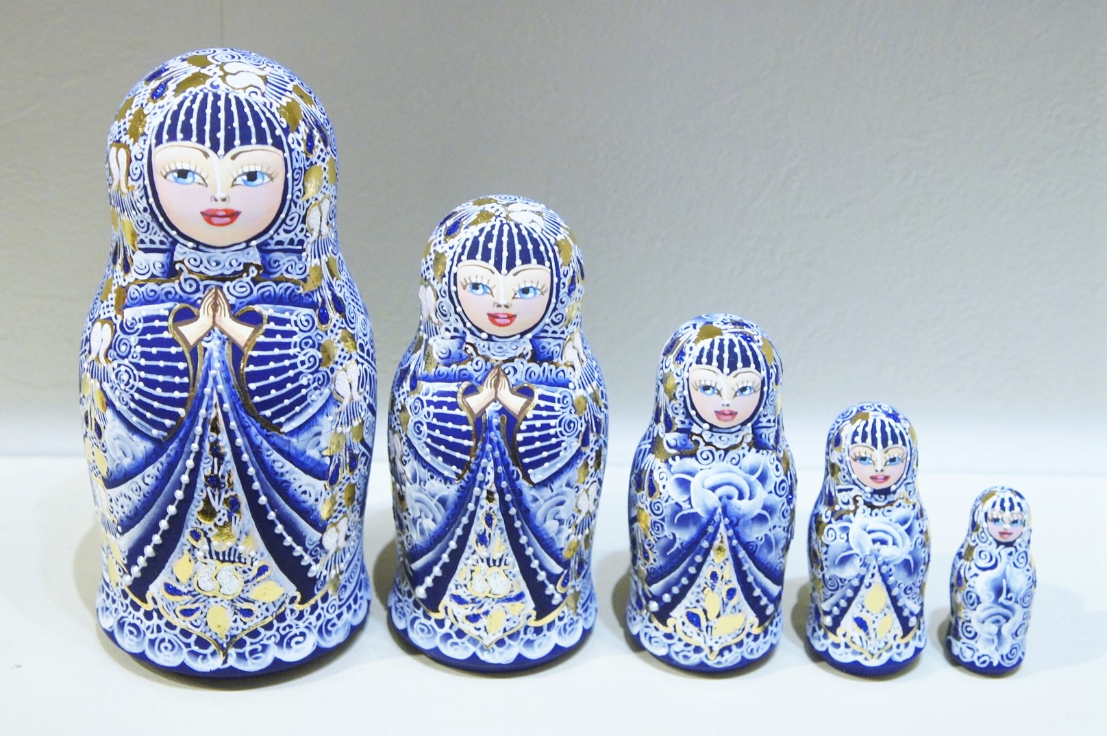 フィラートヴァ作　「祈り」キラキラ！スリムマトリョーシカ　5ピース＜紺＞　/14cm