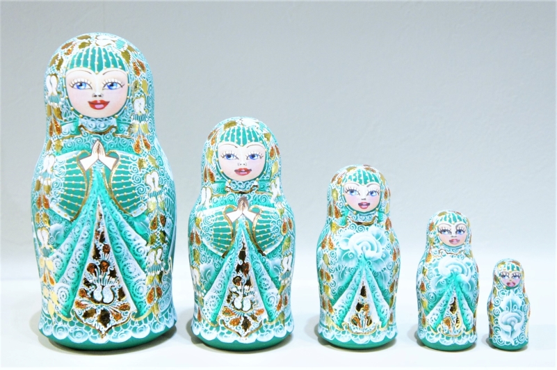 フィラートヴァ作　「祈り」キラキラ！スリムマトリョーシカ　5ピース＜グリーン＞　/13.8cm