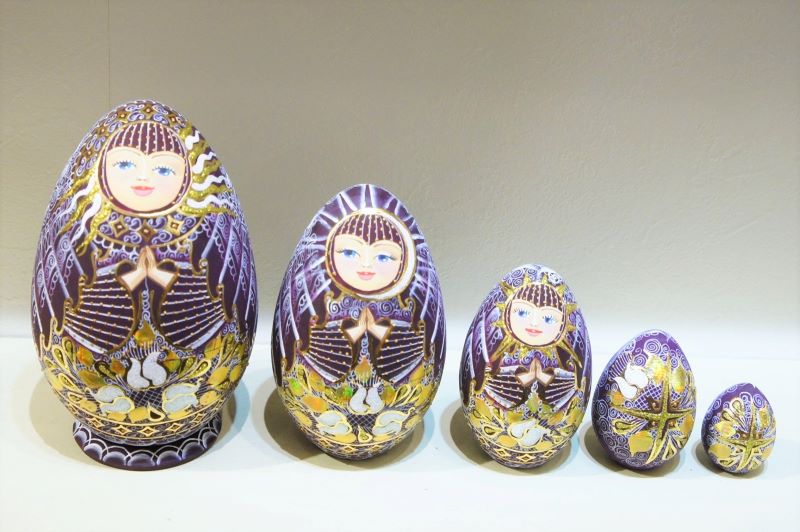 フィラートヴァ作　「祈り」キラキラ！卵型マトリョーシカ　5ピース＜バーガンディー＞　/ 14.5cm　