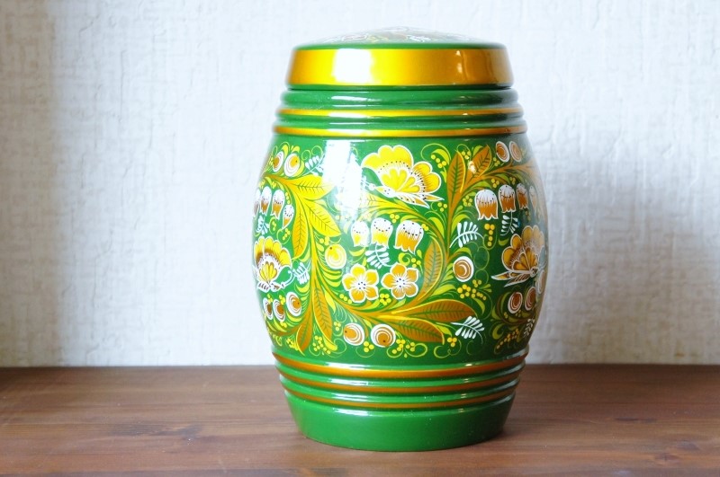 ホフロマ塗り　緑色　スズラン＆ベリー　フタ付入れ物　/ 高さ22cm×直径16cm