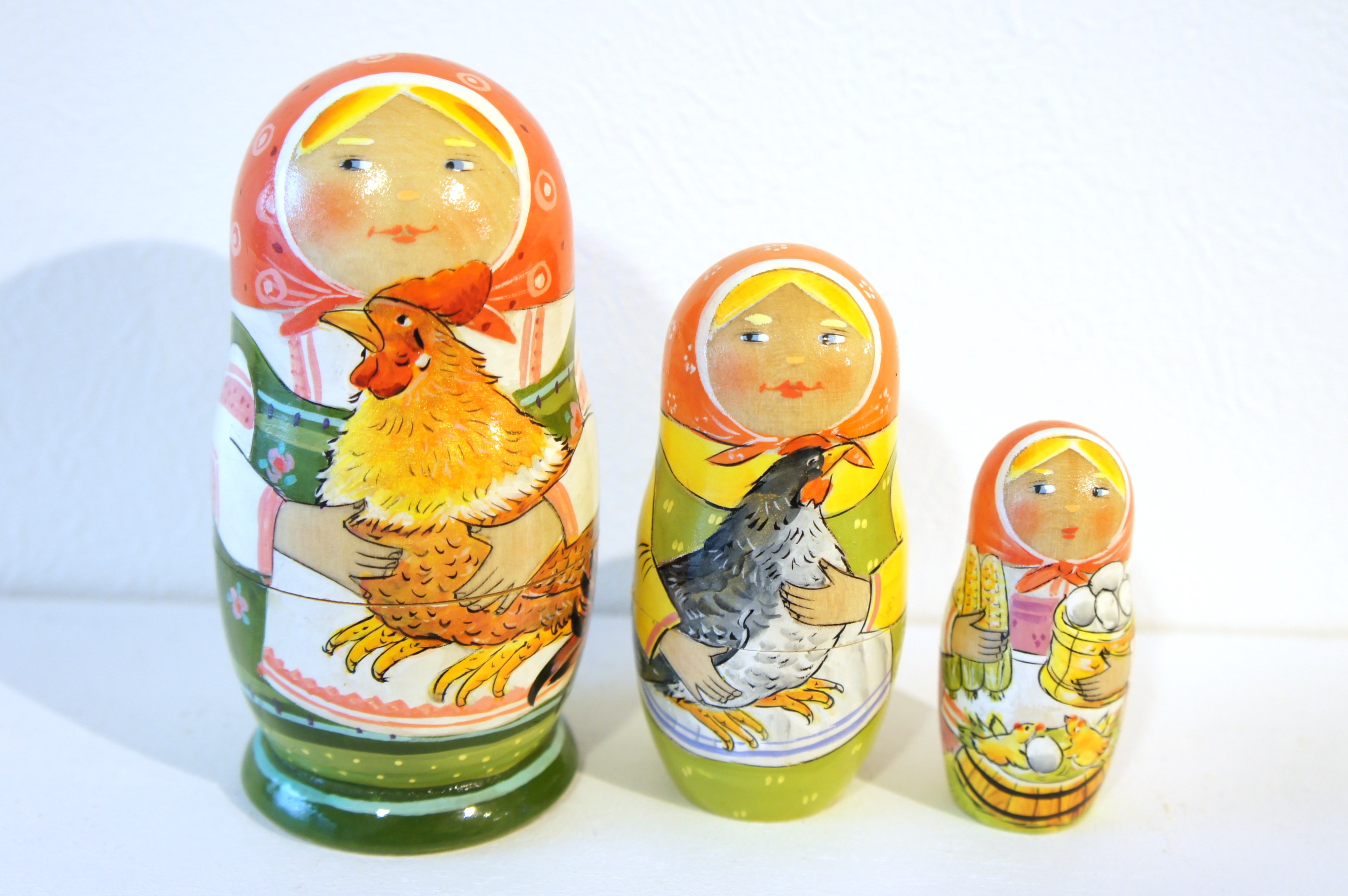 イリーナ・グヴァズジェフスカヤ作　マトリョーシカ　３ピース　＜ニワトリ/Петух＞　/11.8cm