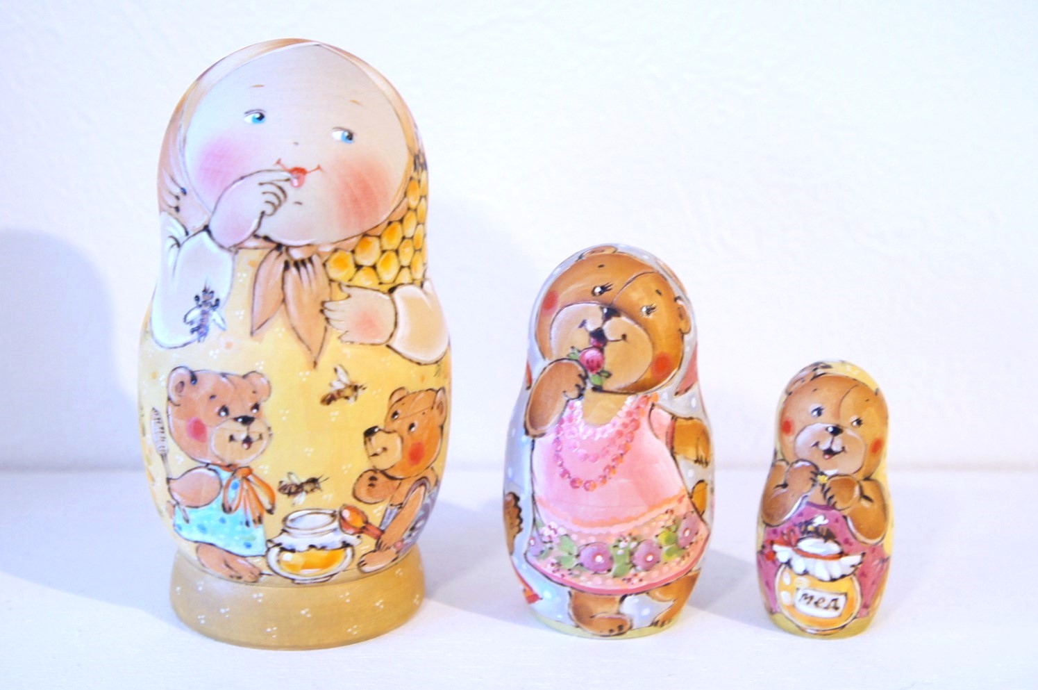 イリーナ・ヴァトゥルーシキナ作　マトリョーシカ　3ピース　＜ハチミツ大好きなクマさん＞ 　/10cm