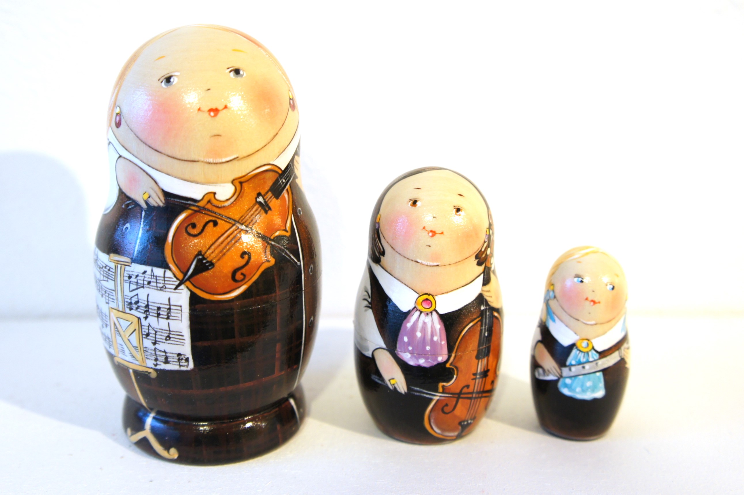 イリーナ・ヴァトゥルーシキナ作　楽団マトリョーシカ　3ピース　＜ヴァイオリン・チェロ・フルート＞　/10cm