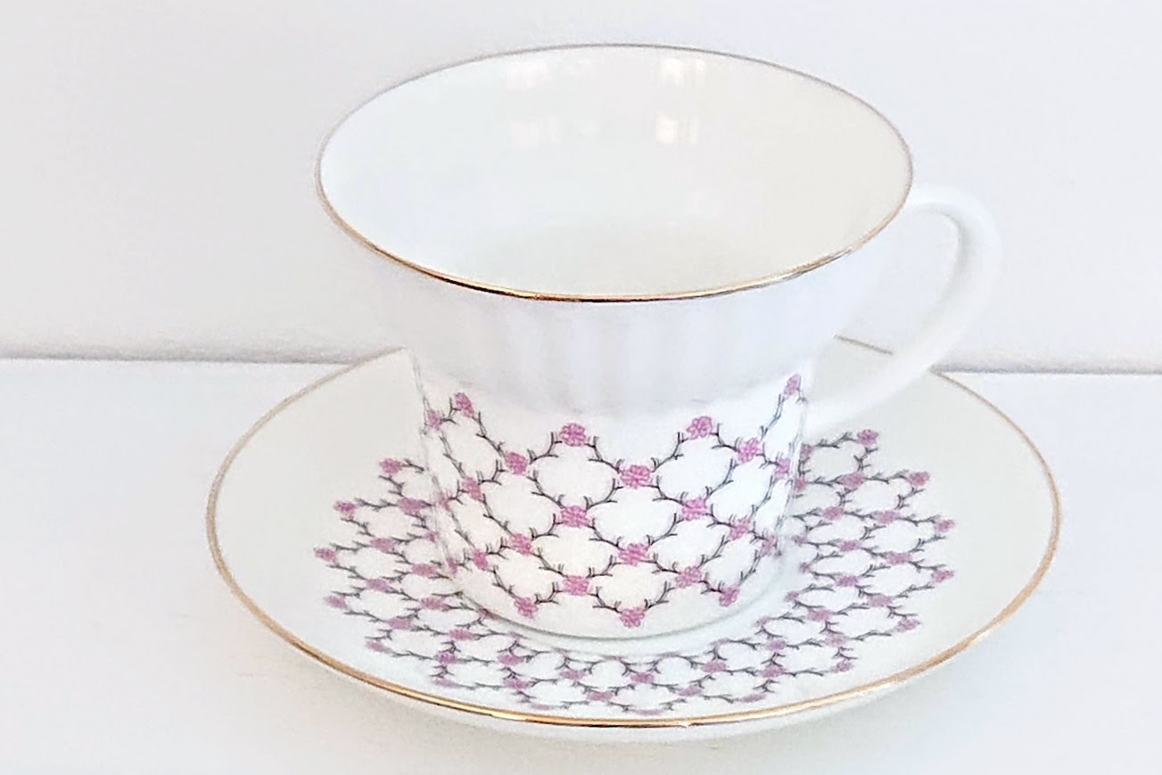 インペリアルポーセレン　ローズ・ネット　ティーカップ＆ソーサー