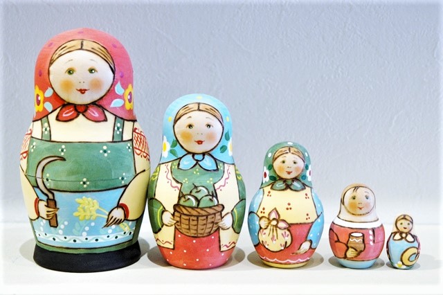 リーザ作　ウッドバーニング　マトリョーシカ　5ピース　＜農家の家族＞/12cm