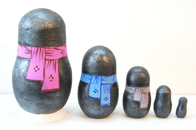 マフラーを巻いたペンギンの親子マトリョーシカ ＜子ペンギン＞ 5