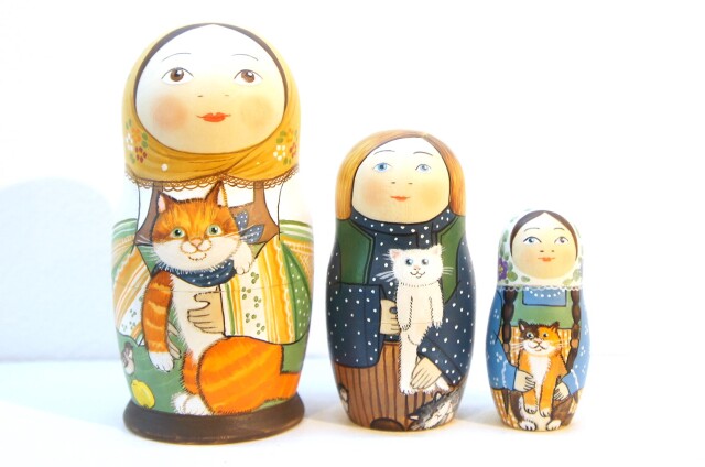バボーヴァ作　ペイントマトリョーシカ　３ピース　＜ネコといっしょ＞　/11cm