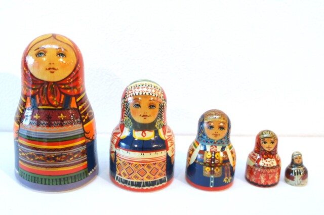 ダラフェエヴァ作　民族衣装ベル型マトリョーシカ　5ピース＜モスクワ・スモレンスク・トヴェーリ・トゥーラ・クラスノヤルスク＞　/9.2cm