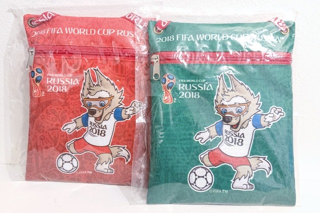 【SALE】FIFAサッカーワールドカップ2018　公式マスコット・オオカミのザビヴァーカ　ドキュメントポシェット　2色　【クリックポスト送付可】