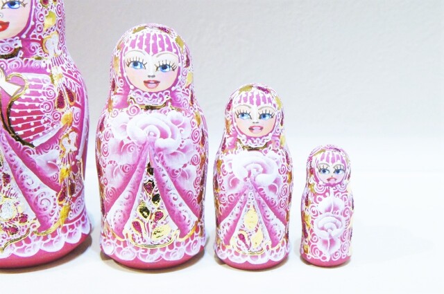 フィラートヴァ作 「祈り」キラキラ！スリムマトリョーシカ 5ピース