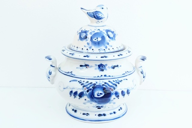 ロシアの陶器 グジェーリ焼 小鳥のシュガーポット / 最大幅13cm×高さ13.5cm