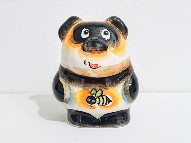 グジェーリ陶器人形　ロシア版くまのプーさん　/高さ7cm×幅6cm×奥行き5cm