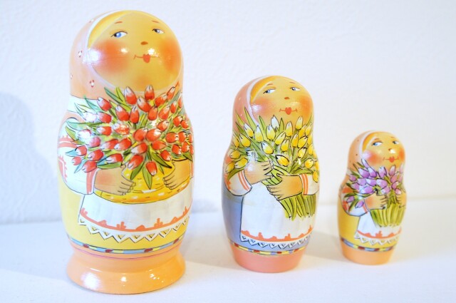 イリーナ・グヴァズジェフスカヤ作 カラフルマトリョーシカ 3ピース