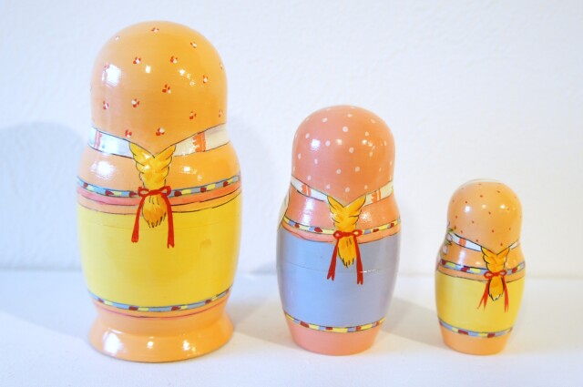 イリーナ・グヴァズジェフスカヤ作 カラフルマトリョーシカ 3ピース
