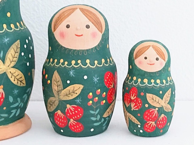 ベッカム　マトリョーシカ 北向邦子作 木製ペイント・マトリョーシカ ＜緑色のホフロマ