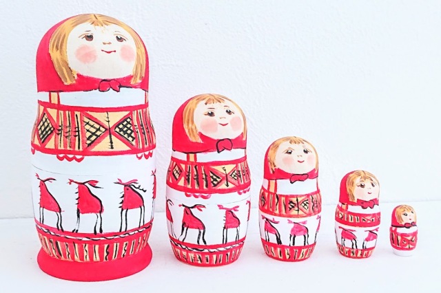 マルンコーヴァ作 メゼーニ塗り 赤ずきんちゃんマトリョーシカ Sサイズ