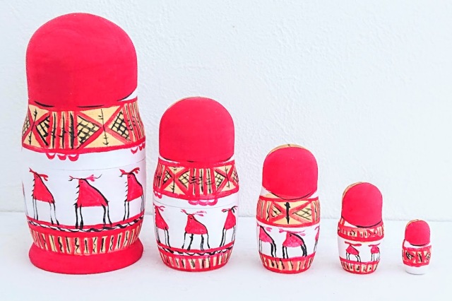 マルンコーヴァ作 メゼーニ塗り 赤ずきんちゃんマトリョーシカ Sサイズ